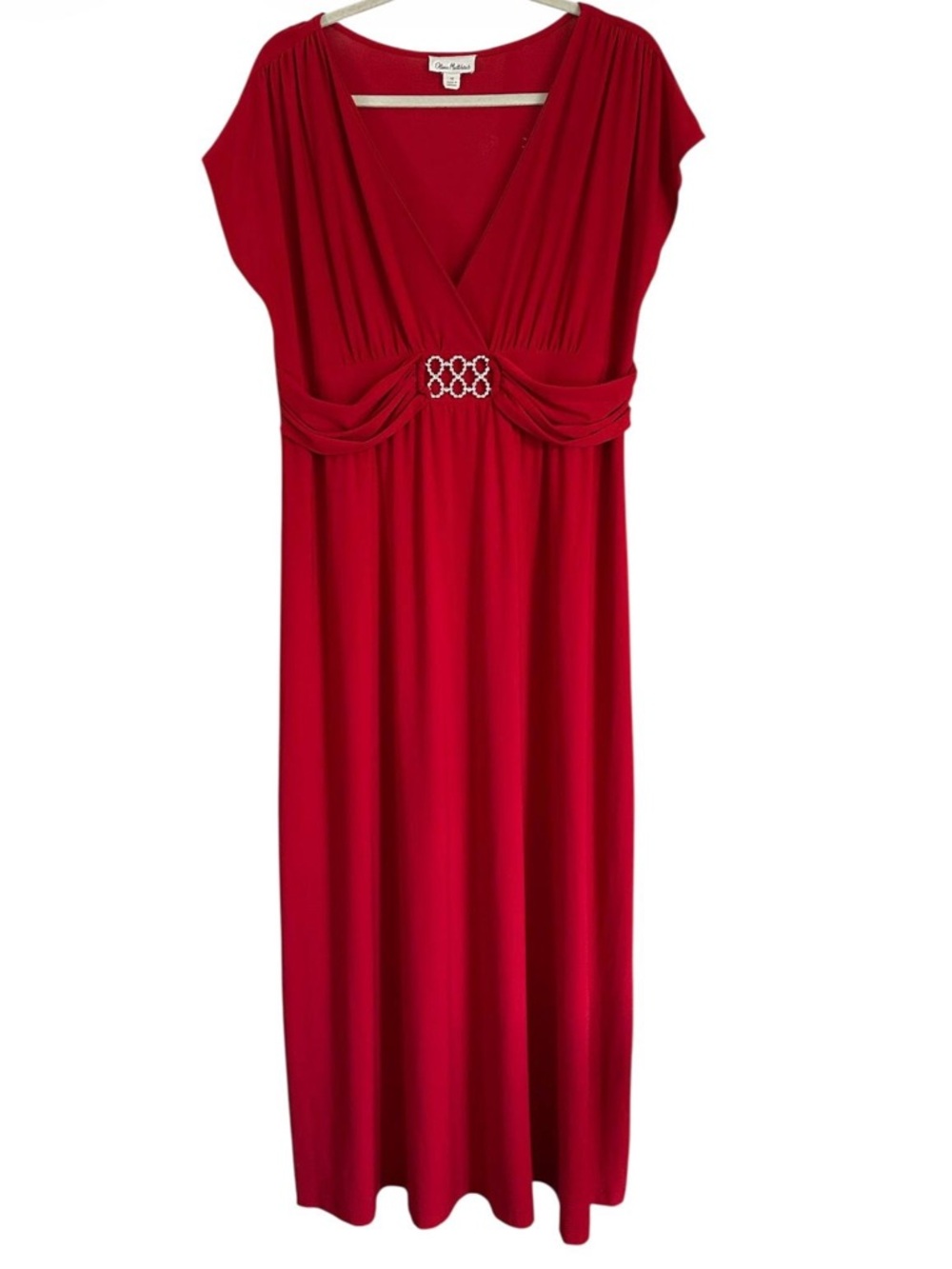 Avenue Crimson Red V‑Neck Maxi Dress with Decorative Waist Buckle/E060